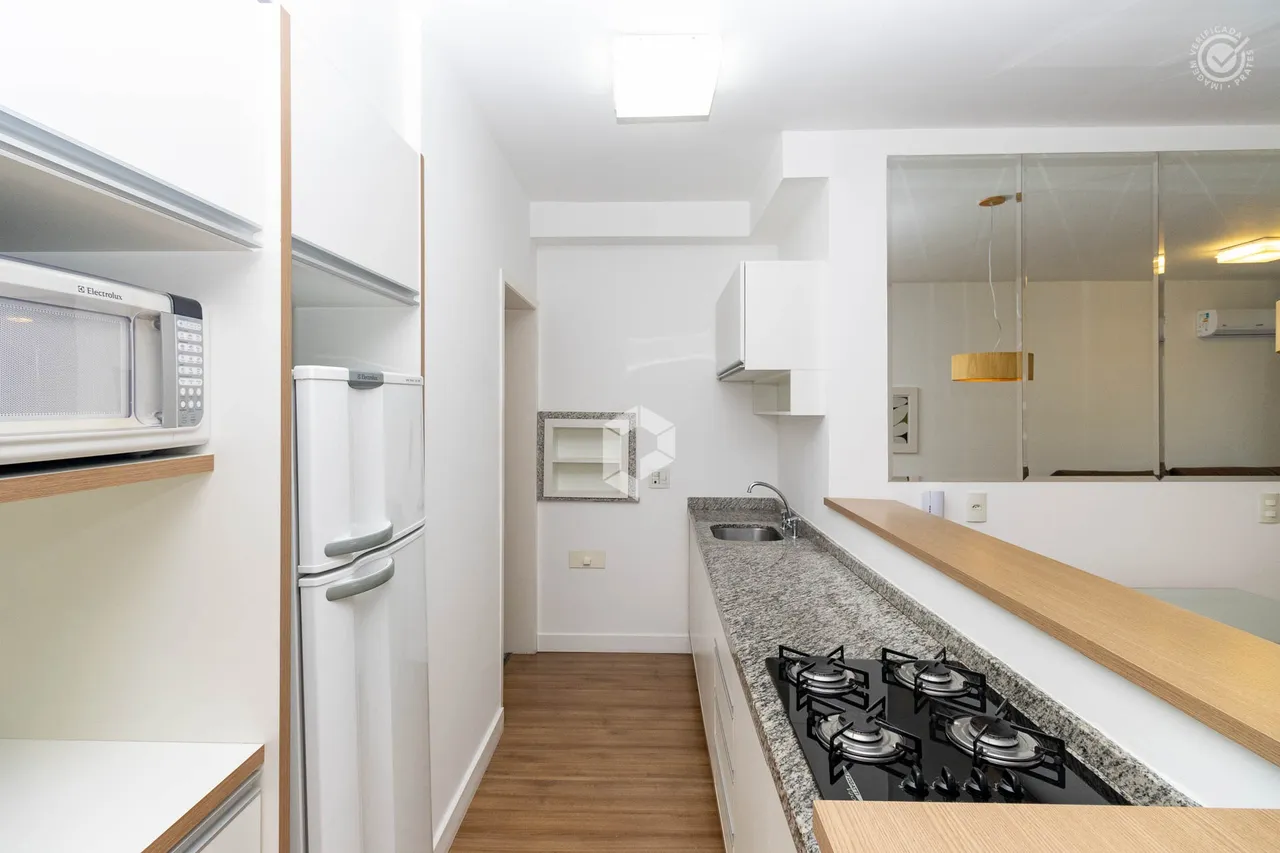 Furnished 2-bedroom apartment with balcony — photo 3