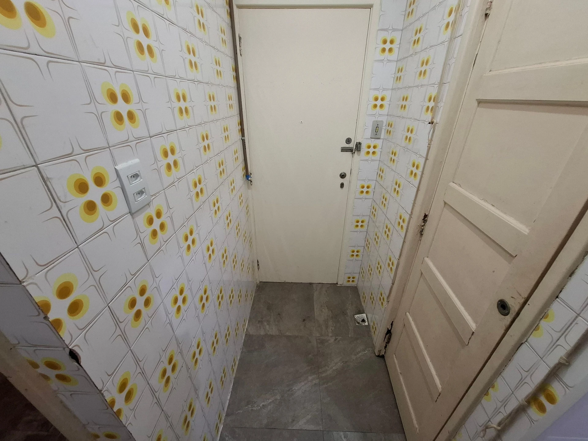 Unfurnished 3-bedroom apartment with 3 bathrooms — photo 32