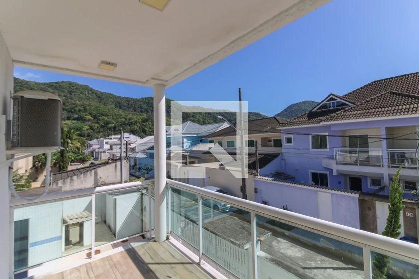 Condominium house with 5 bedrooms and 4 bathrooms — photo 34