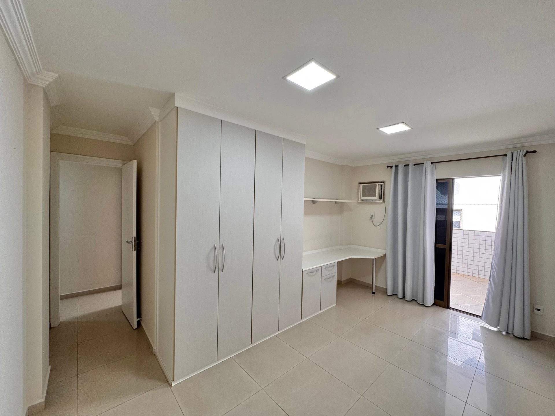 Unfurnished 3-bedroom apartment with a glassed balcony — photo 16