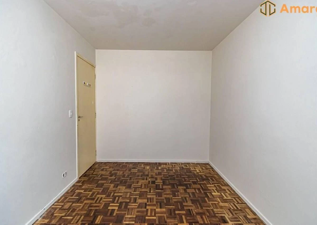 Wood or laminate floors in a 3-bedroom house, 75 m² — photo 25