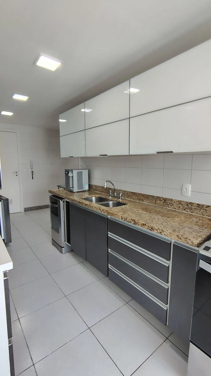 Furnished 249 m² apartment with 3 en-suite bedrooms — photo 25