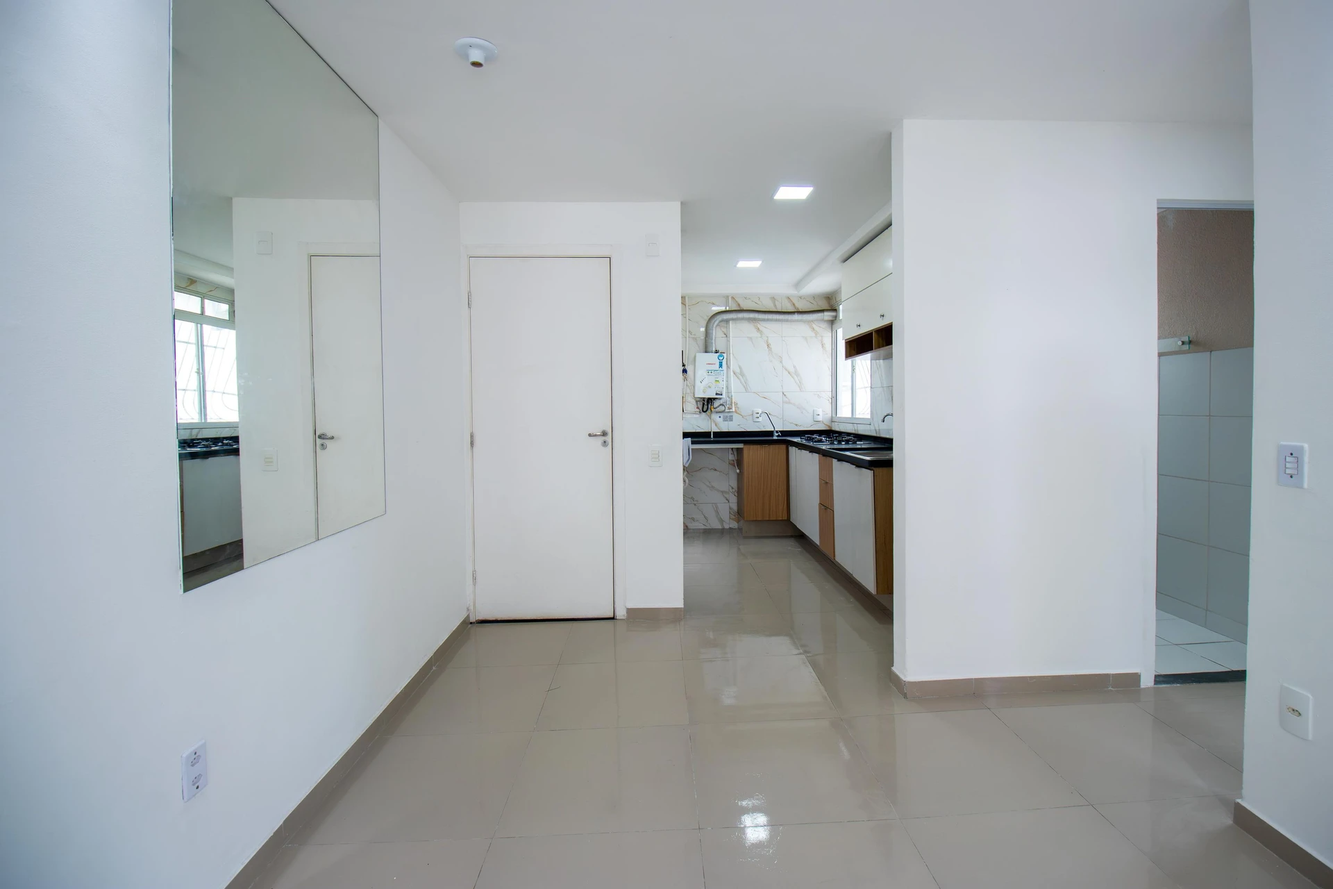 2-bedroom apartment in a building with a gym — photo 19
