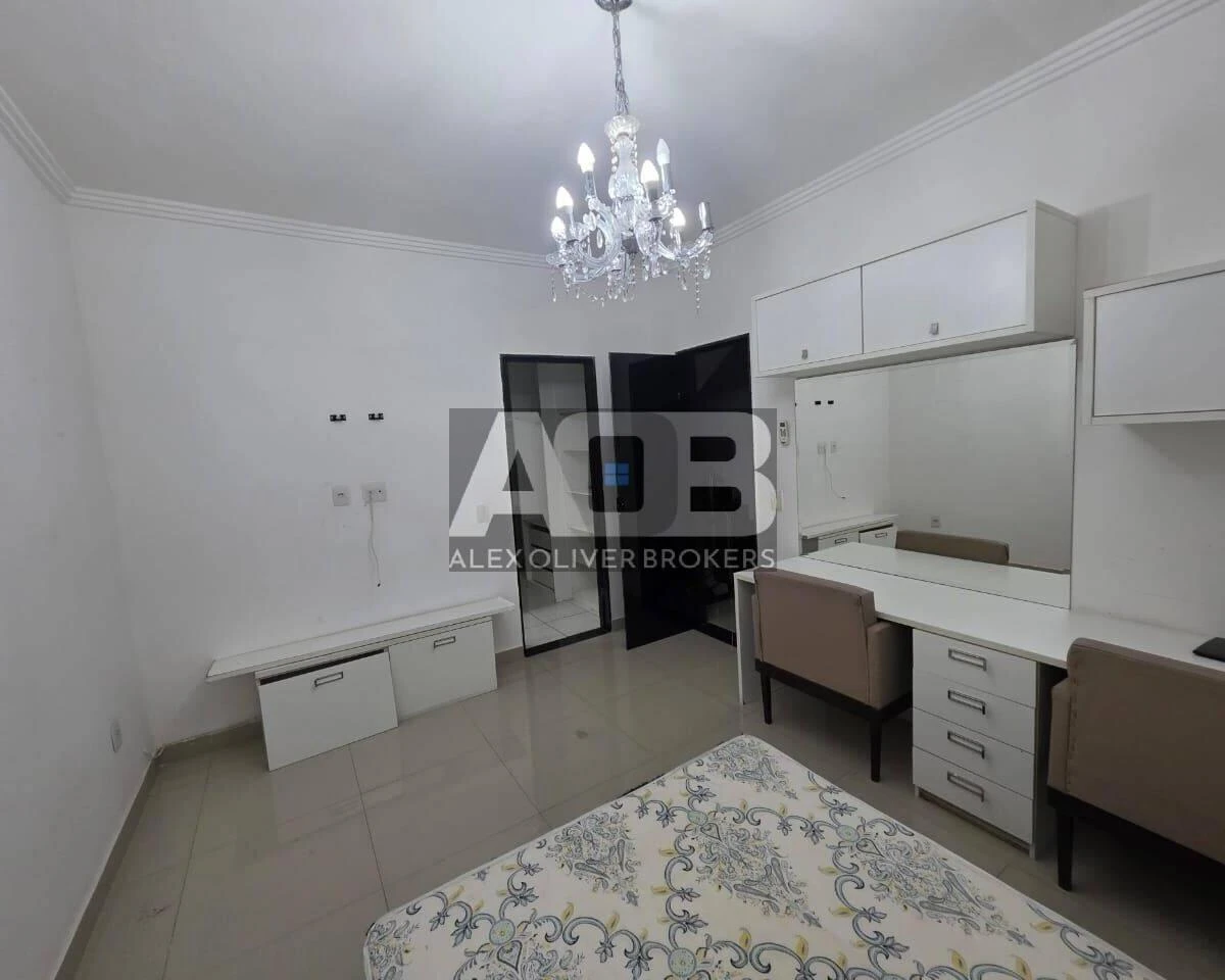 Apartamento de 130 m² com banheira e varanda envidraçada — photo 19