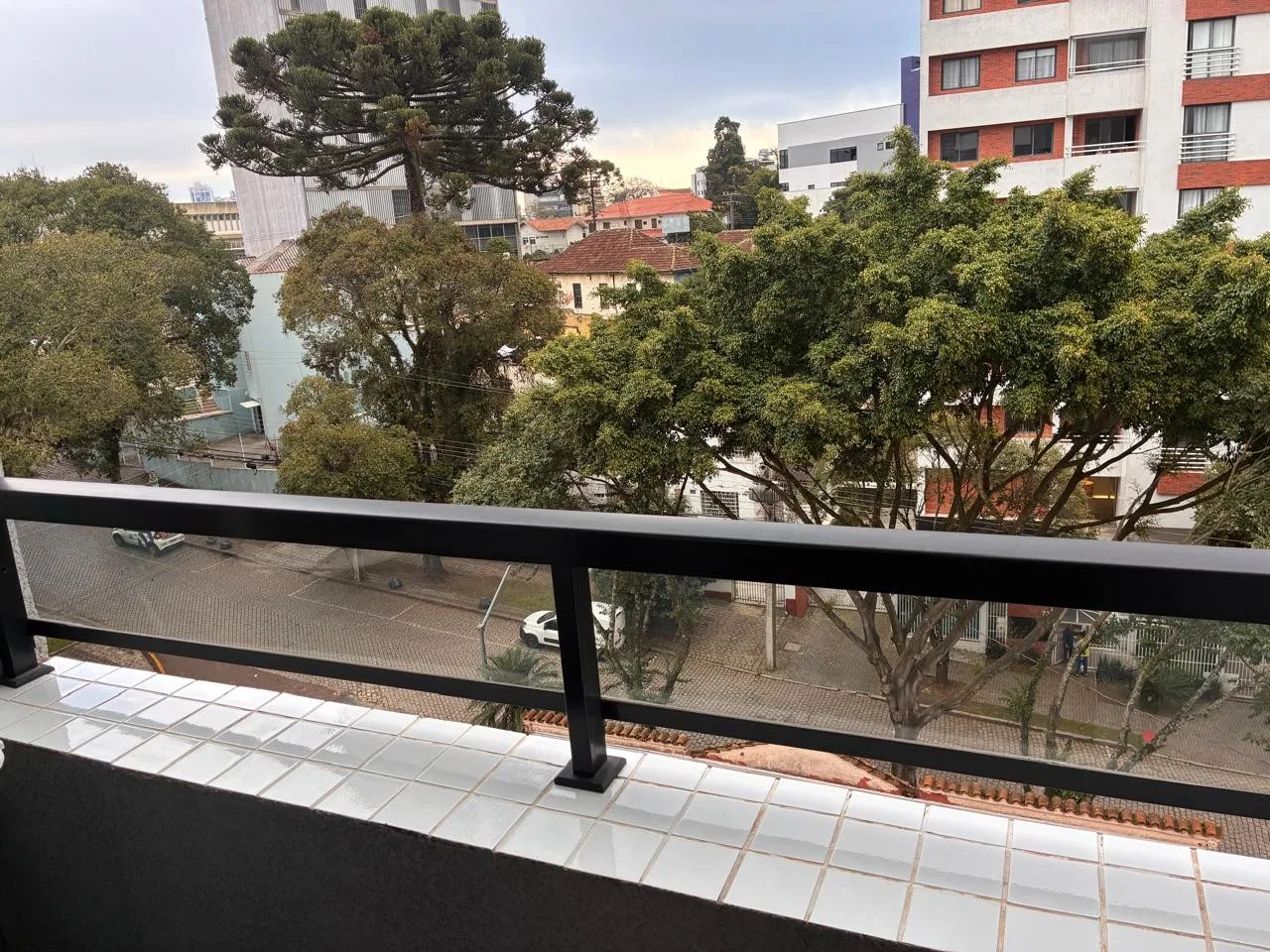 Departamento con piso de madera o laminado en Curitiba — photo 18