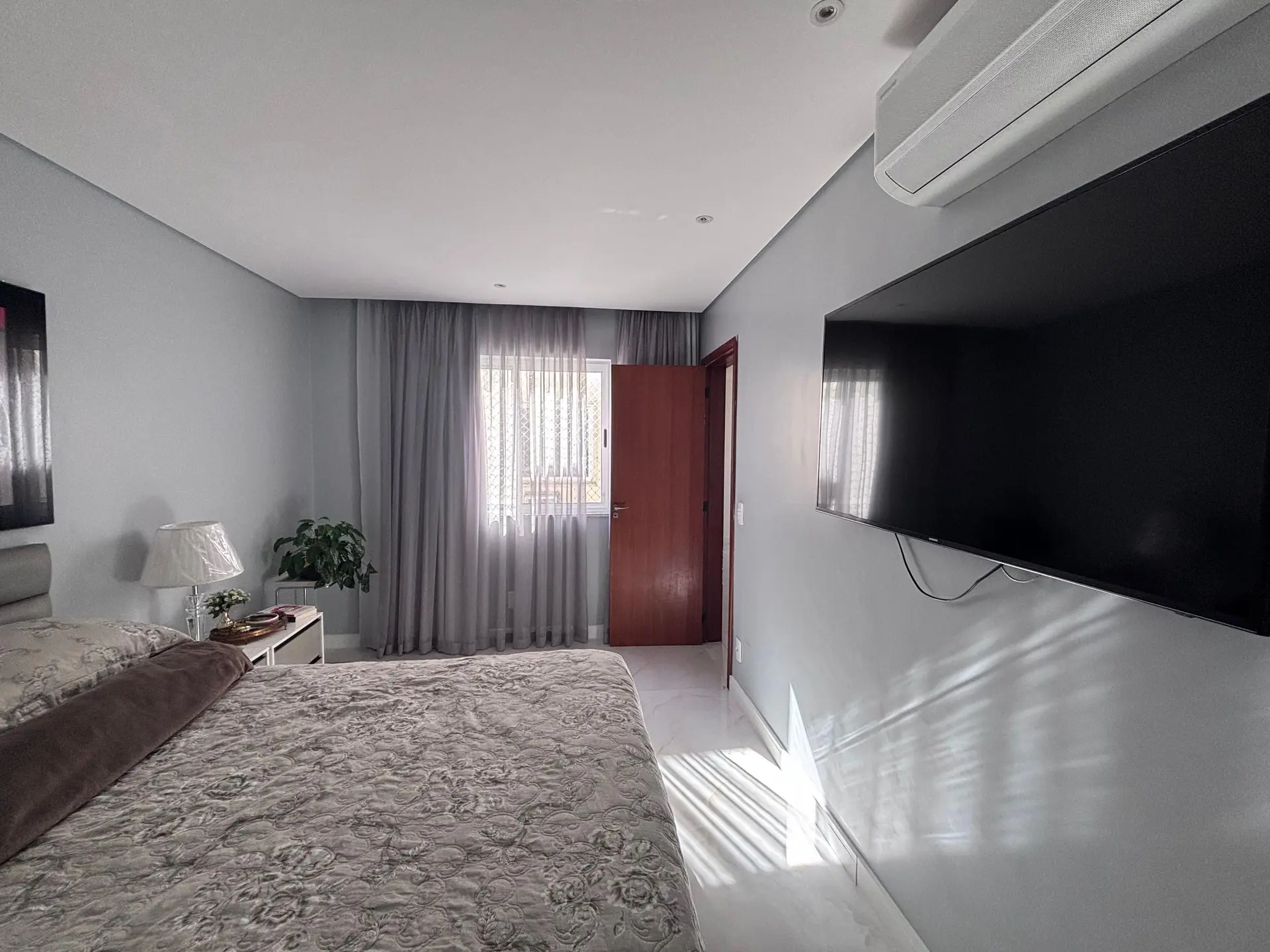 Apartamento mobiliado com 4 quartos e 4 banheiros — photo 47