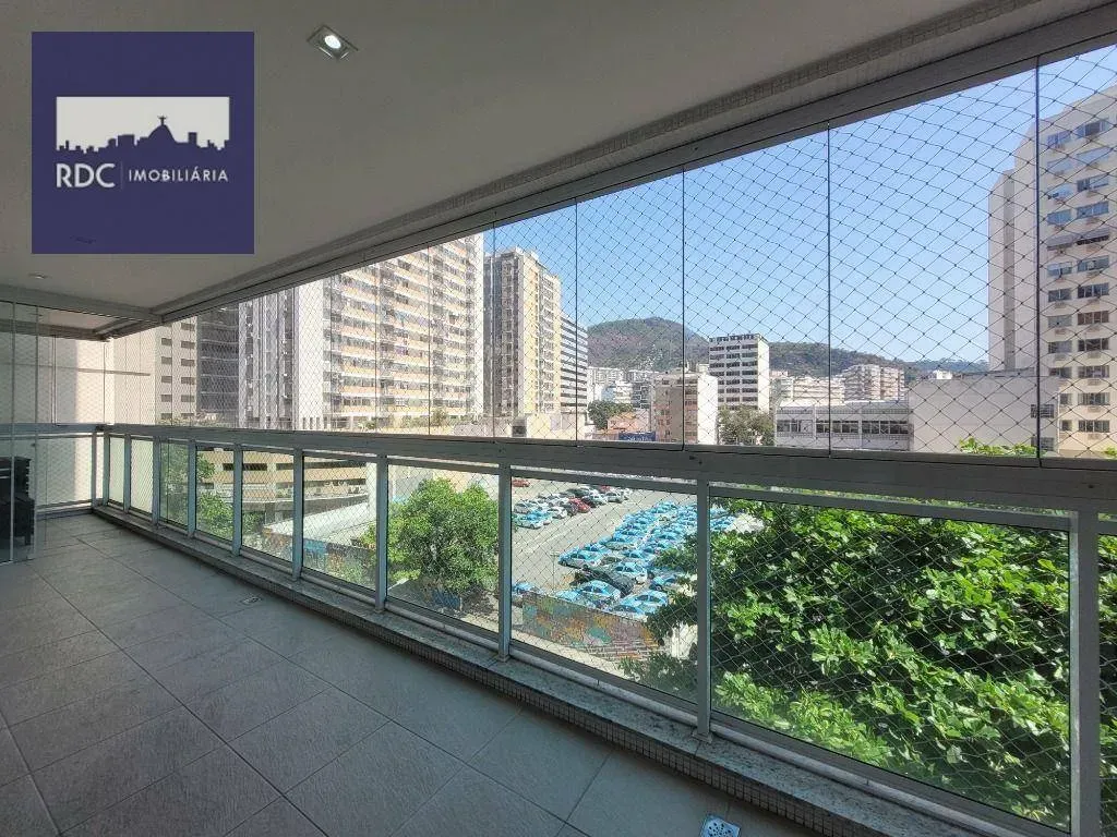 Glass-enclosed balcony in a 3-bedroom apartment, 108 m² — photo 21