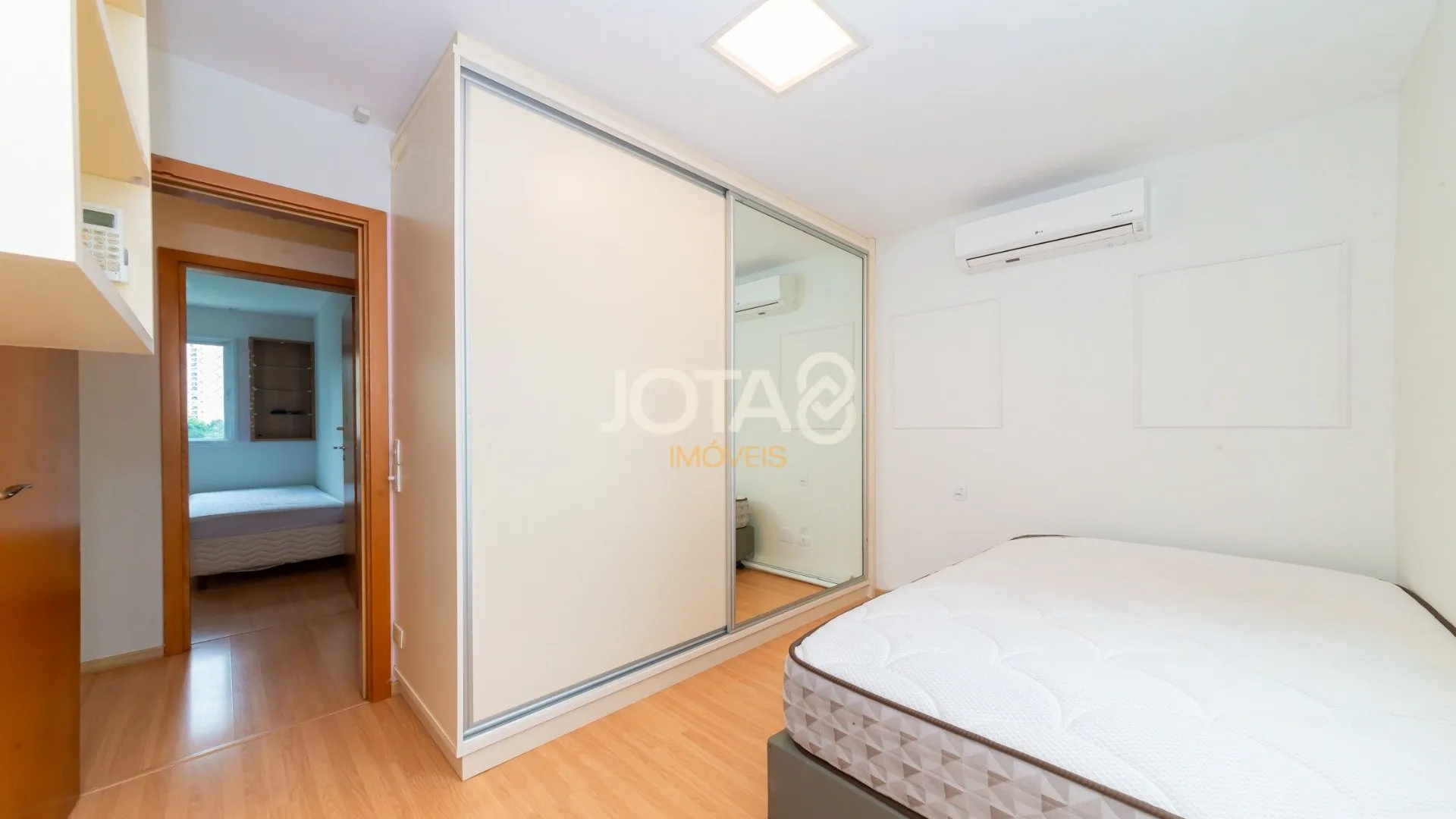 3-bedroom apartment in a building with a gym — photo 5