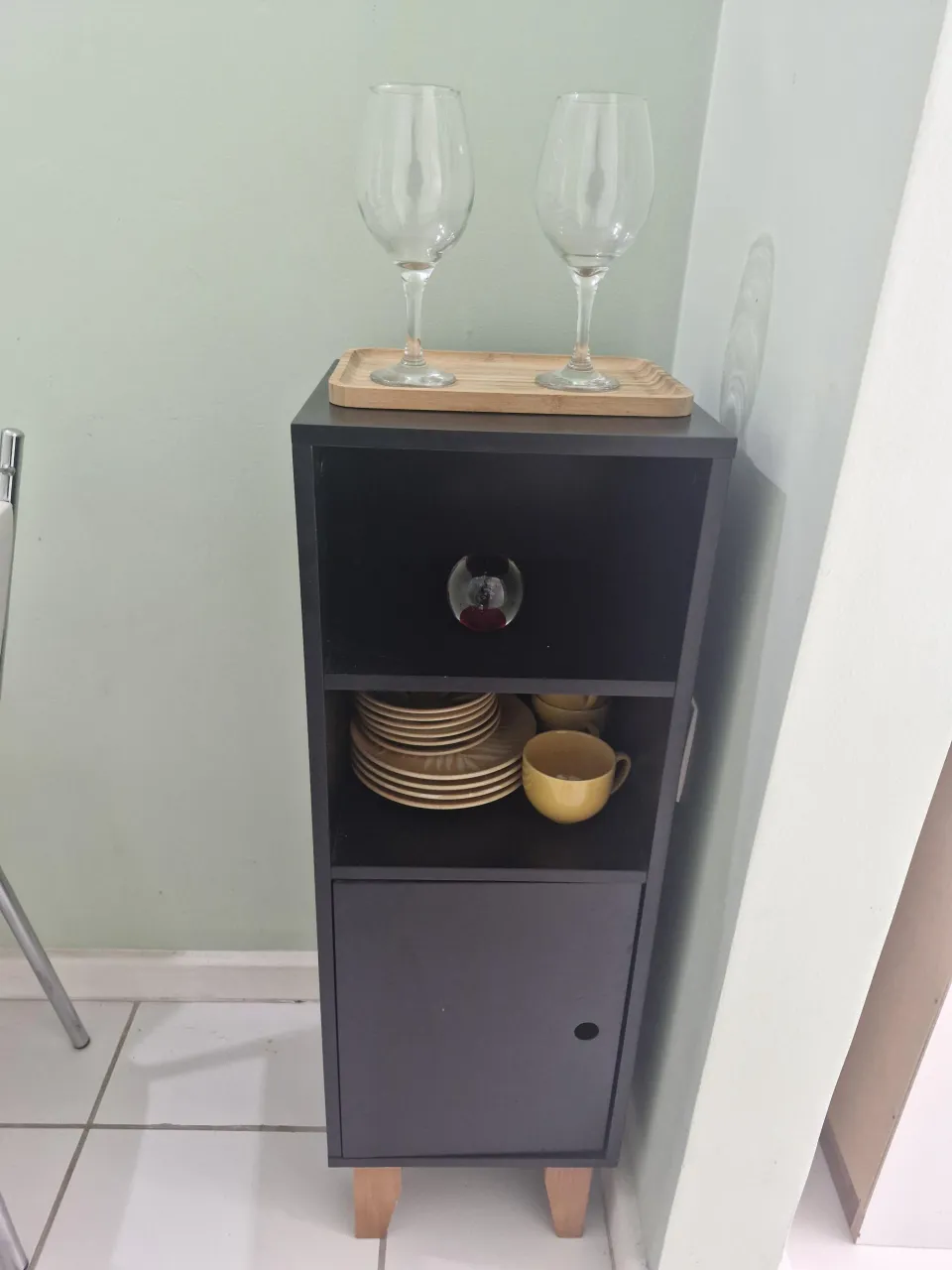 Furnished studio apartment with compact gas kitchenette — photo 14
