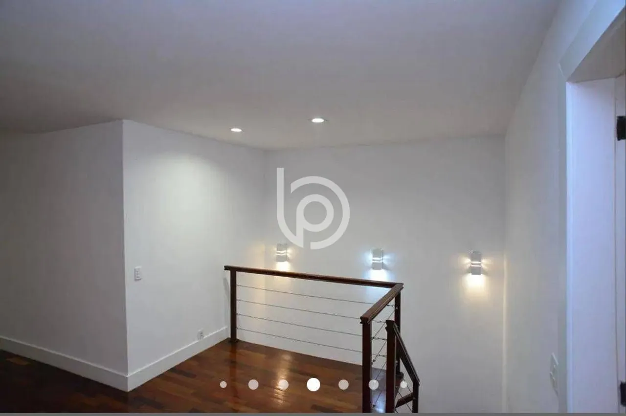 4-bedroom apartment with a closed kitchen and gas stove — photo 18