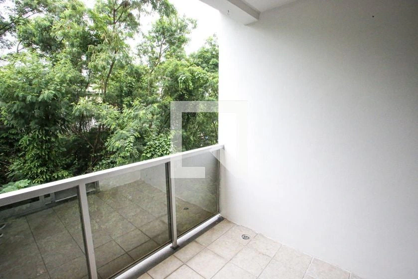 2-bedroom apartment in a building with a gym — photo 15