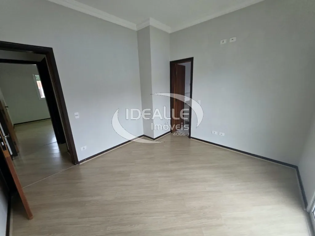 2-bedroom apartment with wood or laminate floors — photo 11