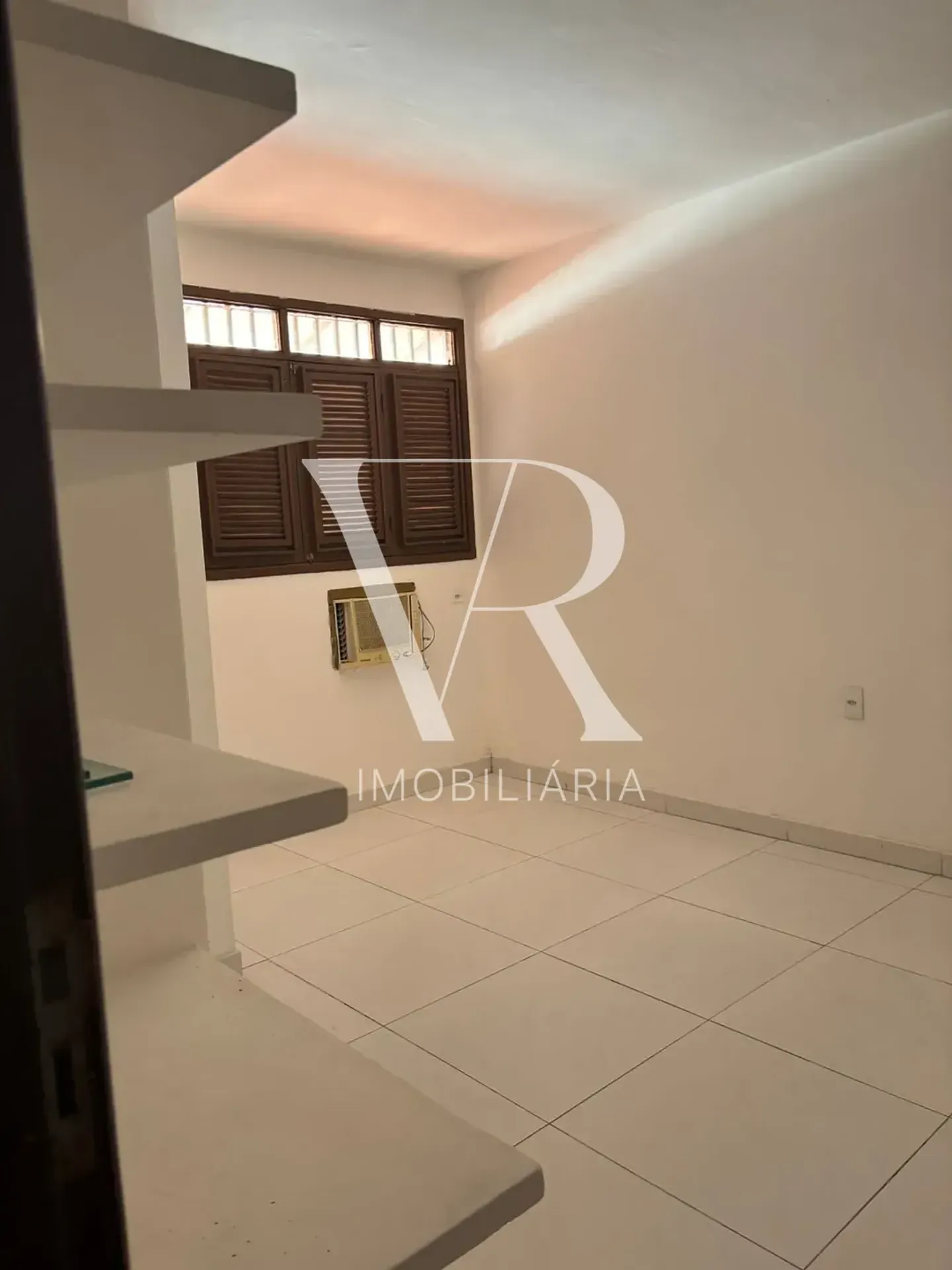 6-bedroom house with balcony and 4 bathrooms — photo 9