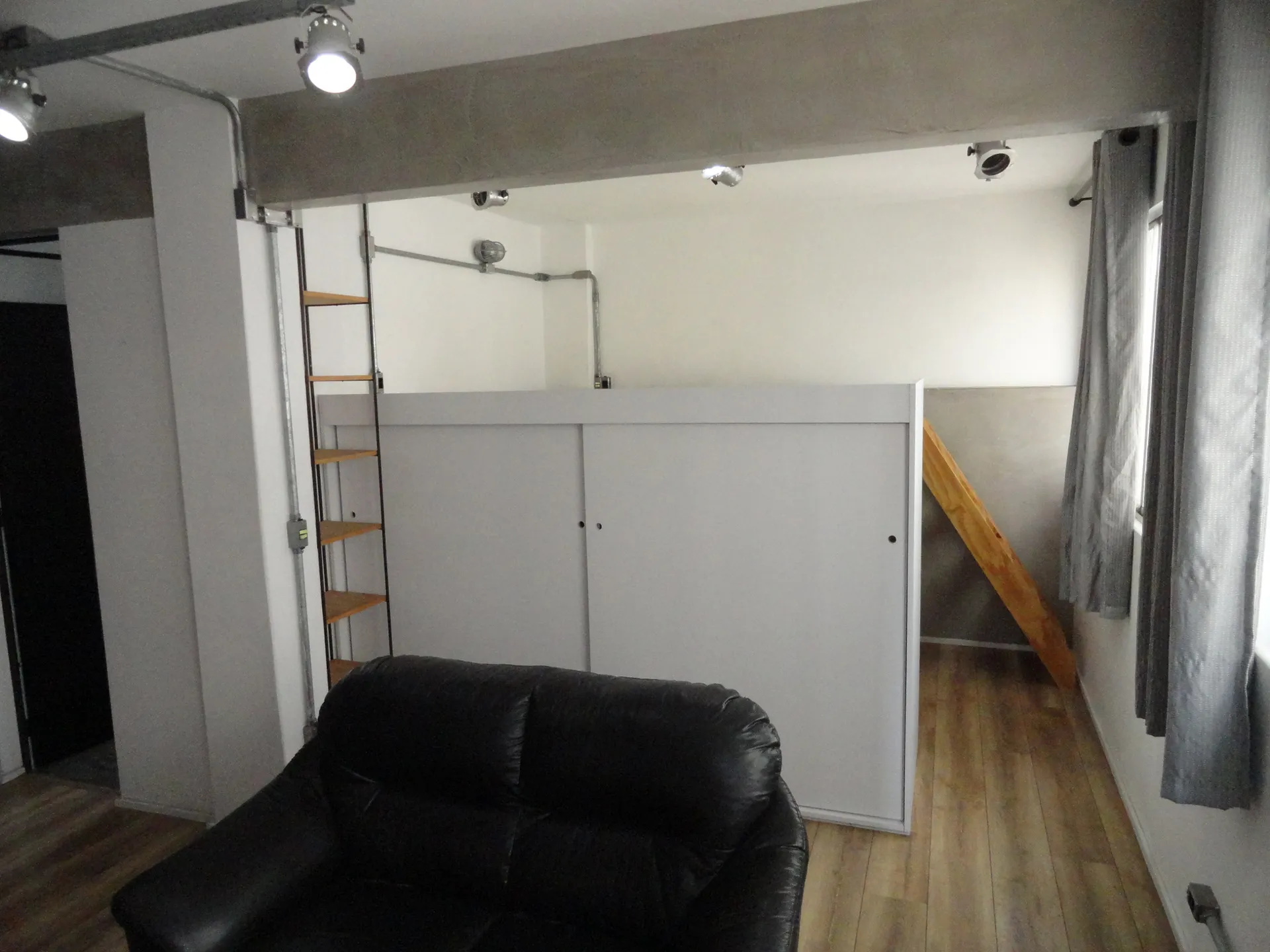 One-bedroom apartment with a home office — photo 3
