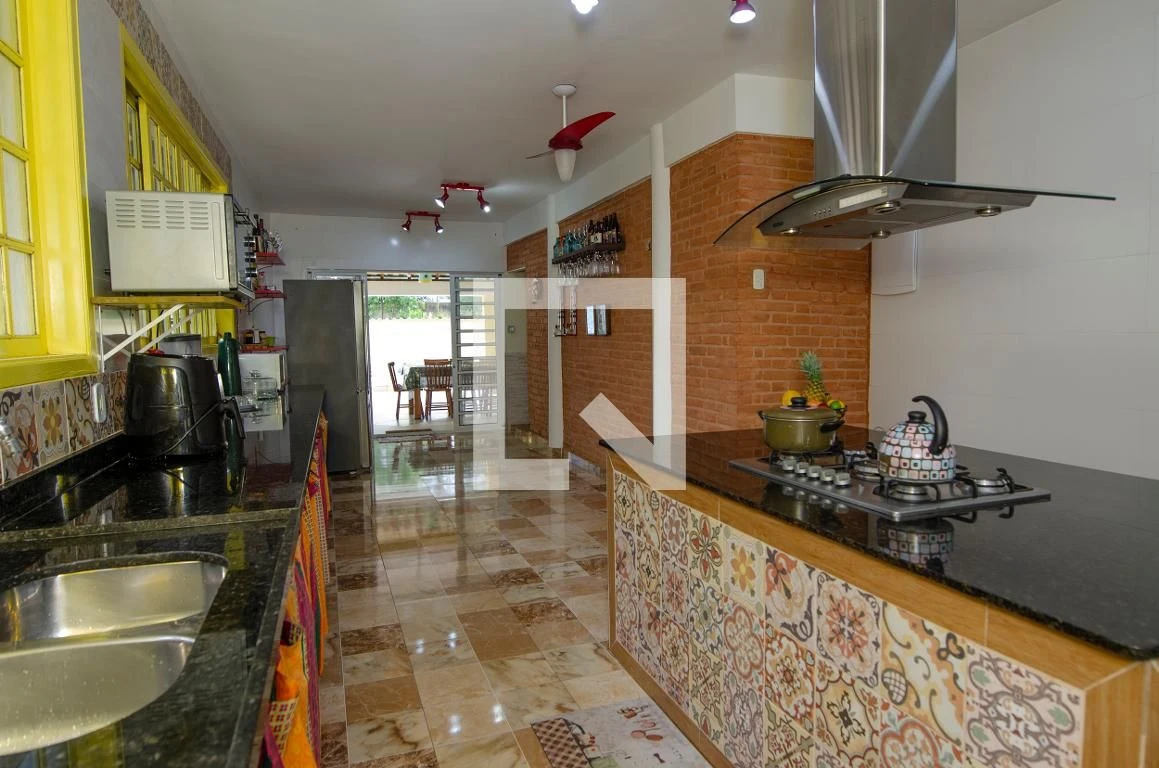 Casa mobiliada com 4 dormitórios e área de lavanderia — photo 38