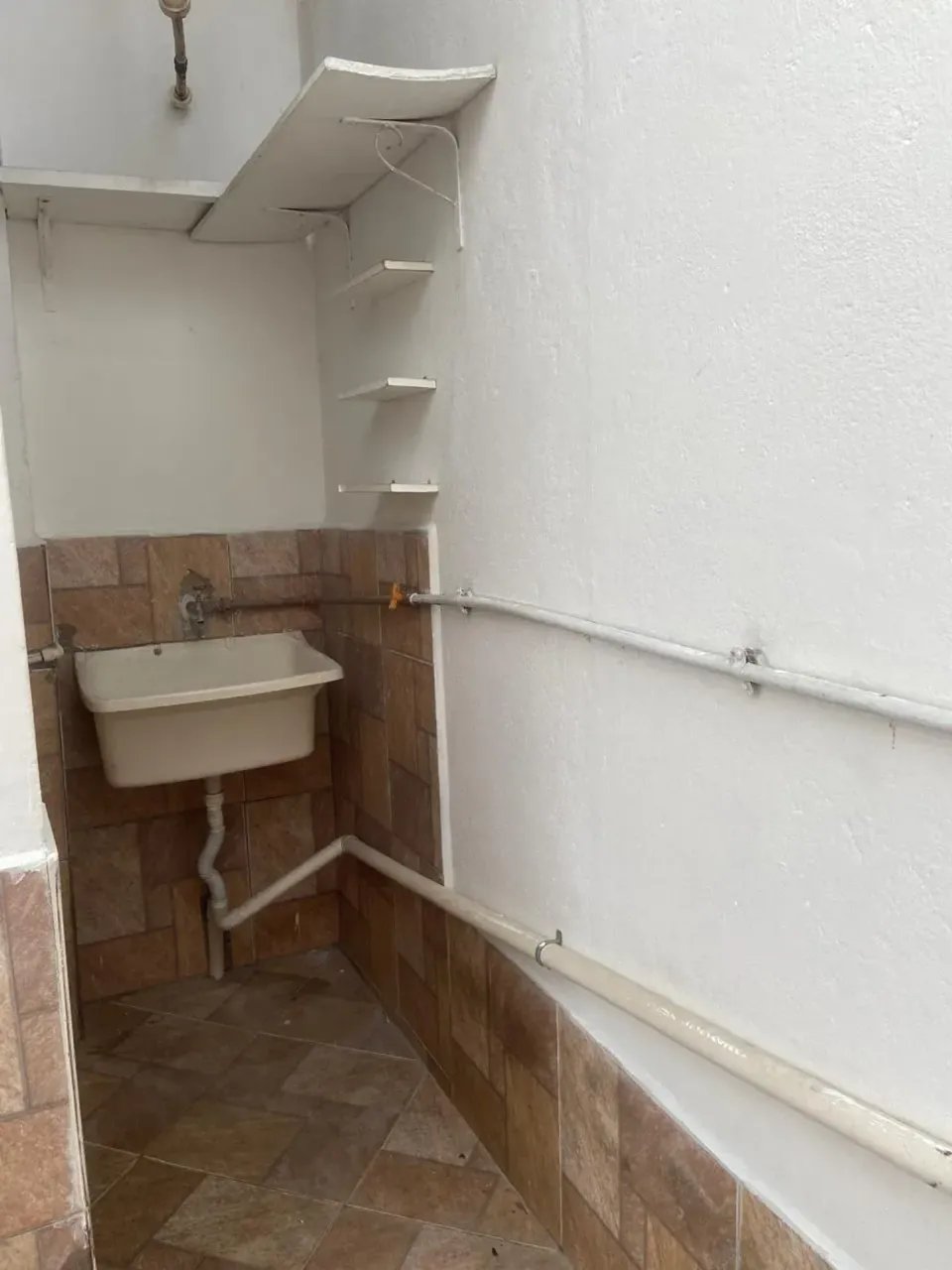 Unfurnished house with 2 bedrooms and fitted kitchen — photo 10