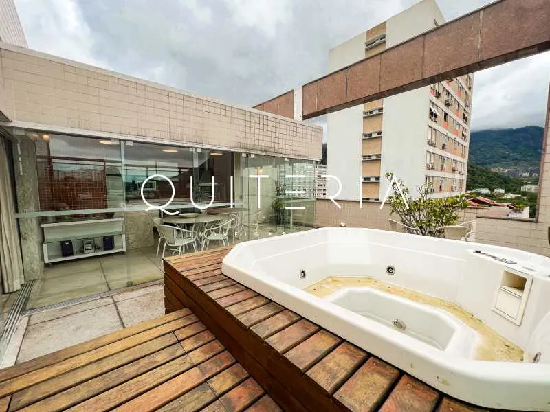 Apartamento duplex com varanda, 3 quartos e 5 banheiros — photo 9