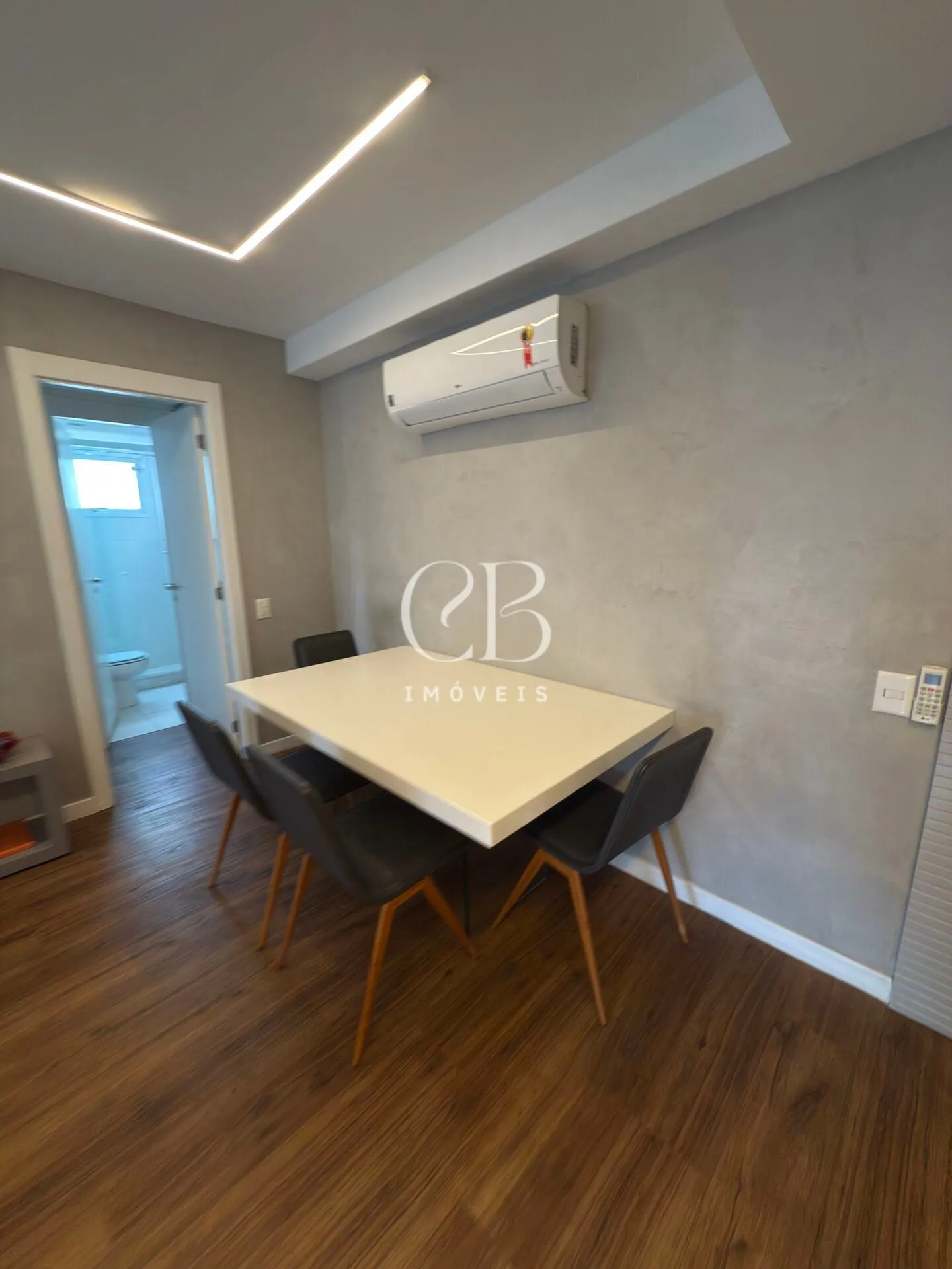 Furnished 2-bedroom apartment with en-suite bathrooms — photo 19