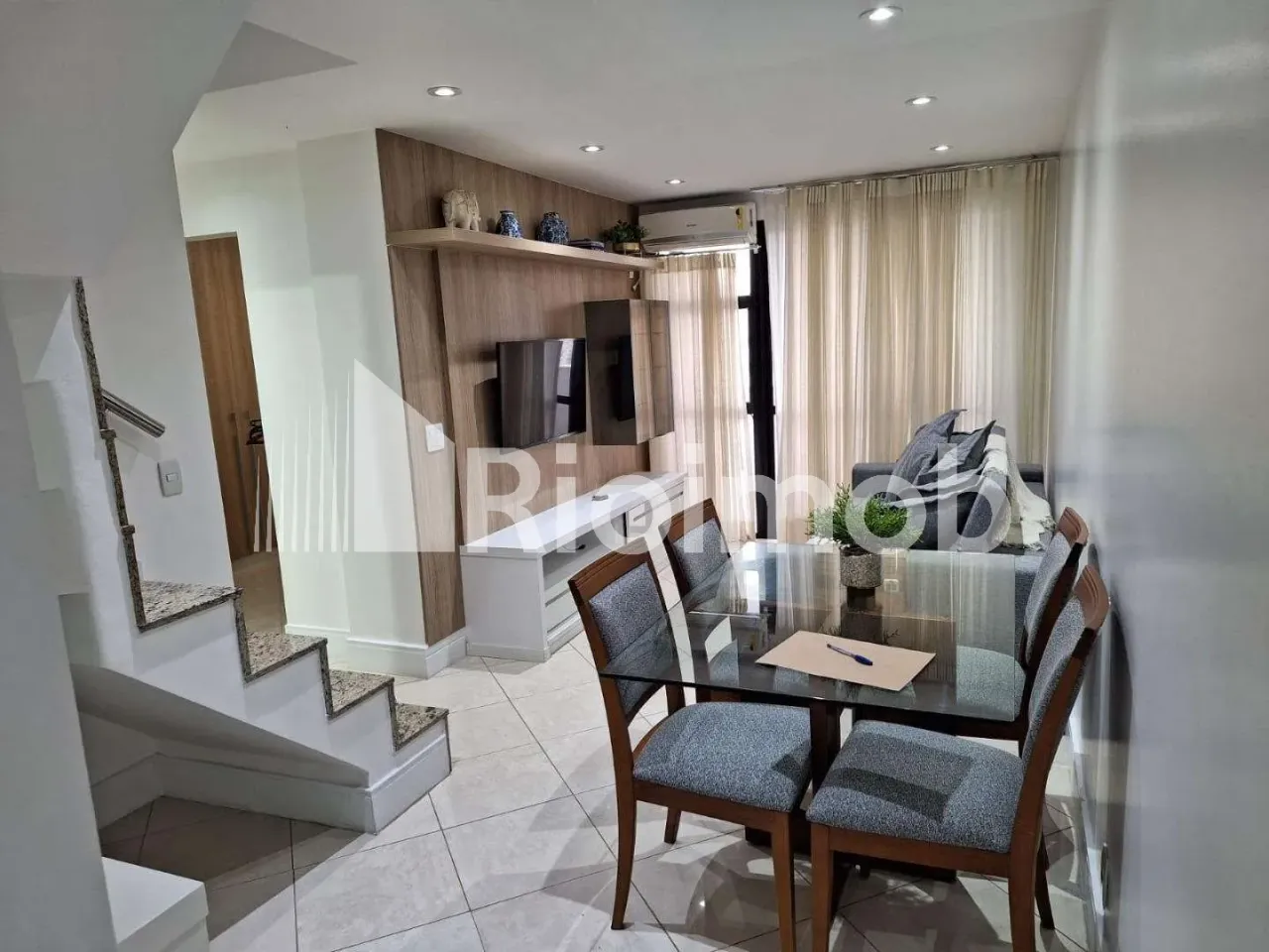 3-bedroom duplex with a glass-enclosed balcony — photo 18