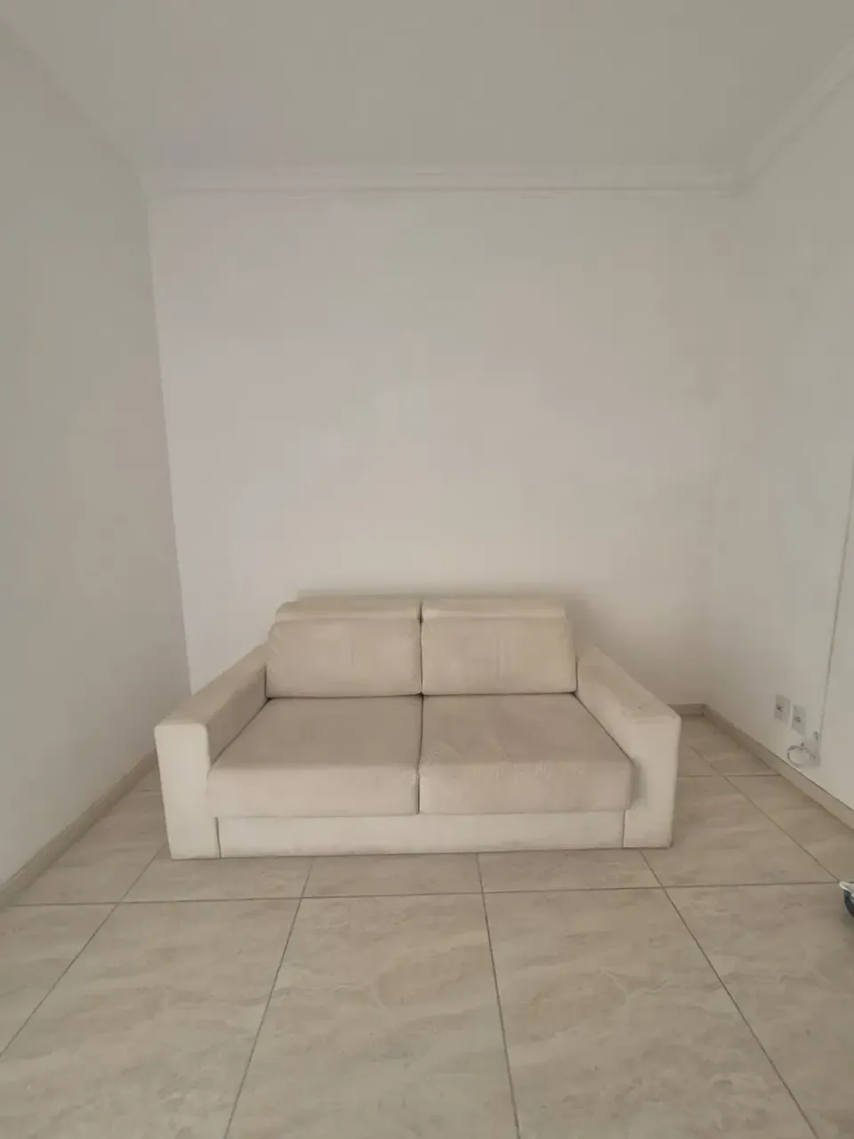 Unfurnished 1-bedroom apartment with a closed kitchen — photo 16