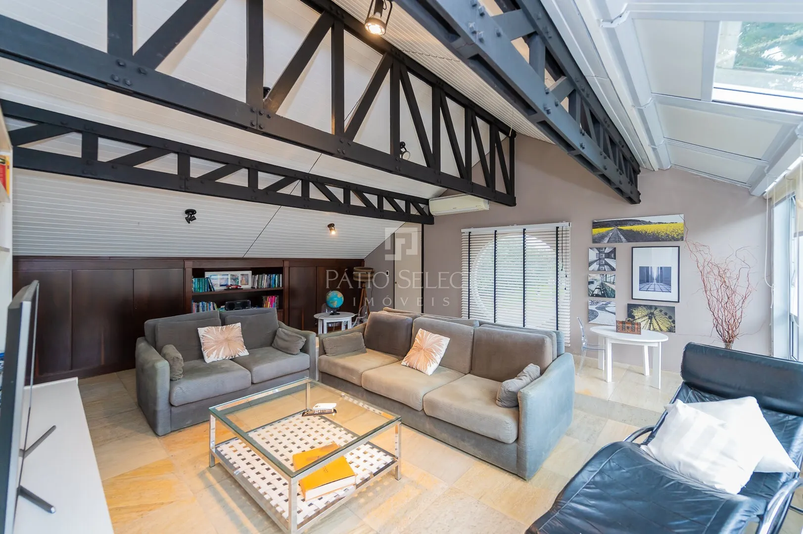 Floor-to-ceiling windows in a 6-bedroom house, 763 m² — photo 115