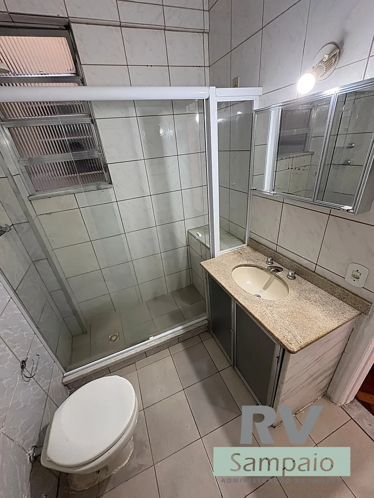 Wood or laminate floors in a one-bedroom apartment, 31 m² — photo 2