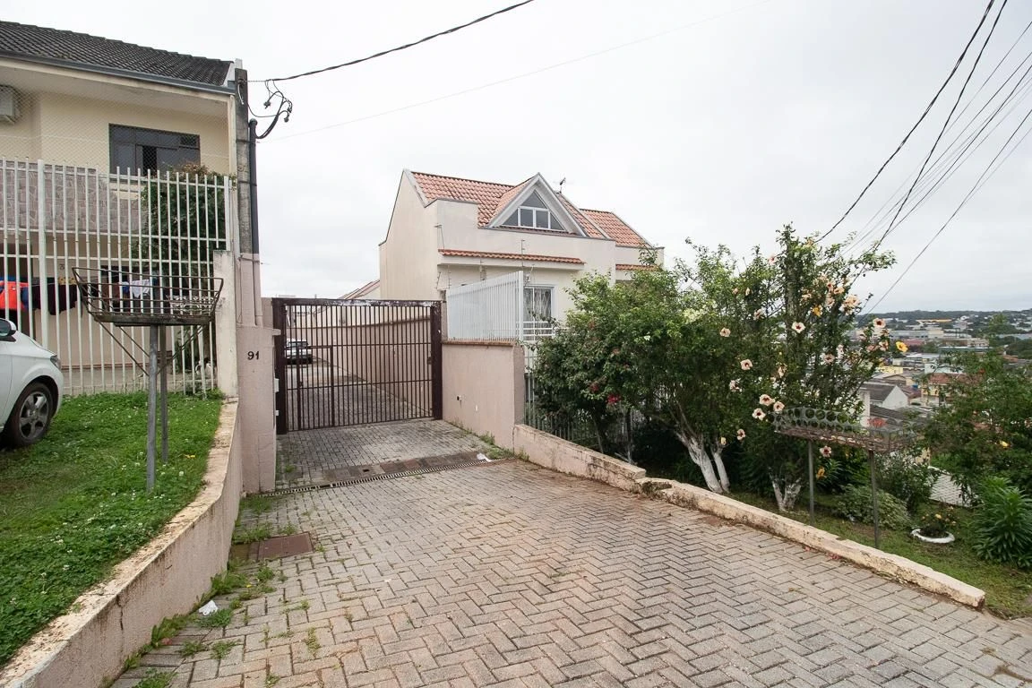 3-bedroom house with a bathtub in Curitiba — photo 53
