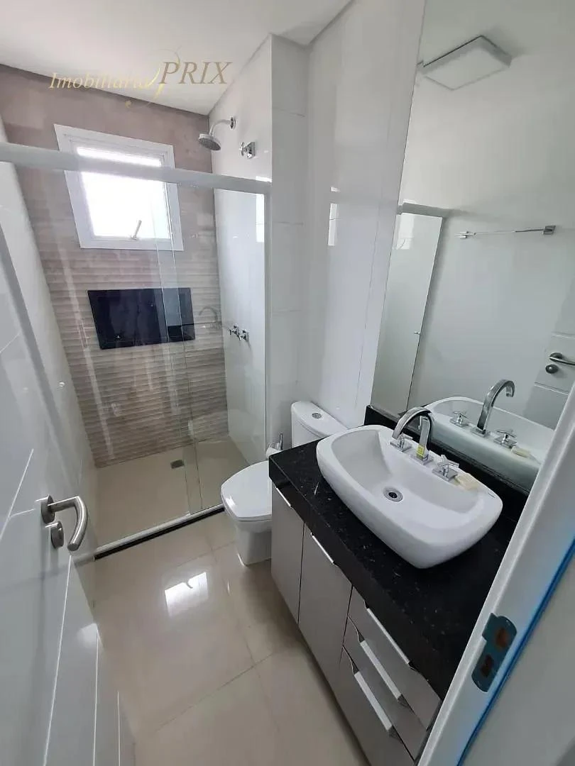 Glass-enclosed balcony in a 2-bedroom apartment, 76 m² — photo 15