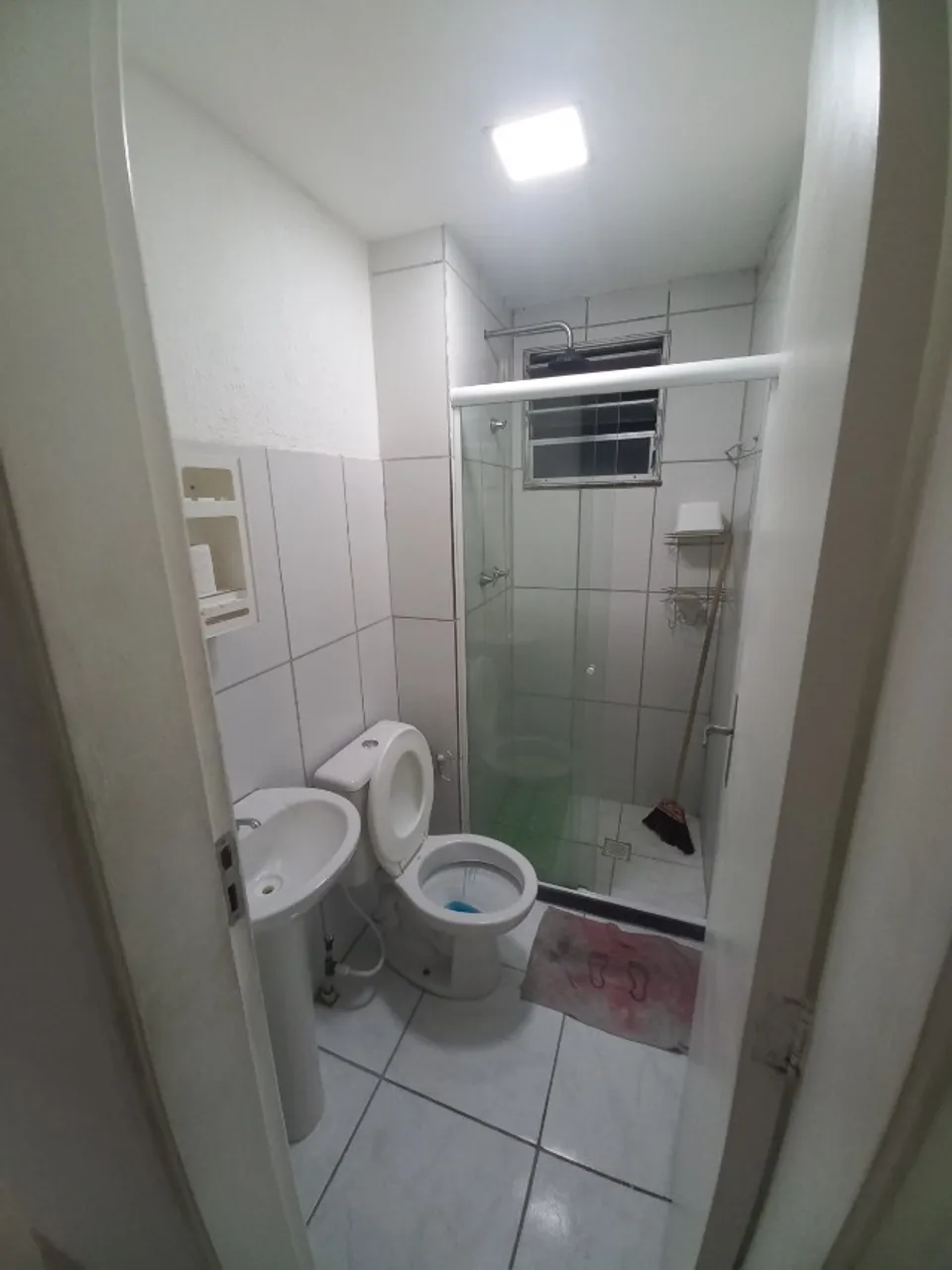 2-bedroom apartment in a building with a gym — photo 4