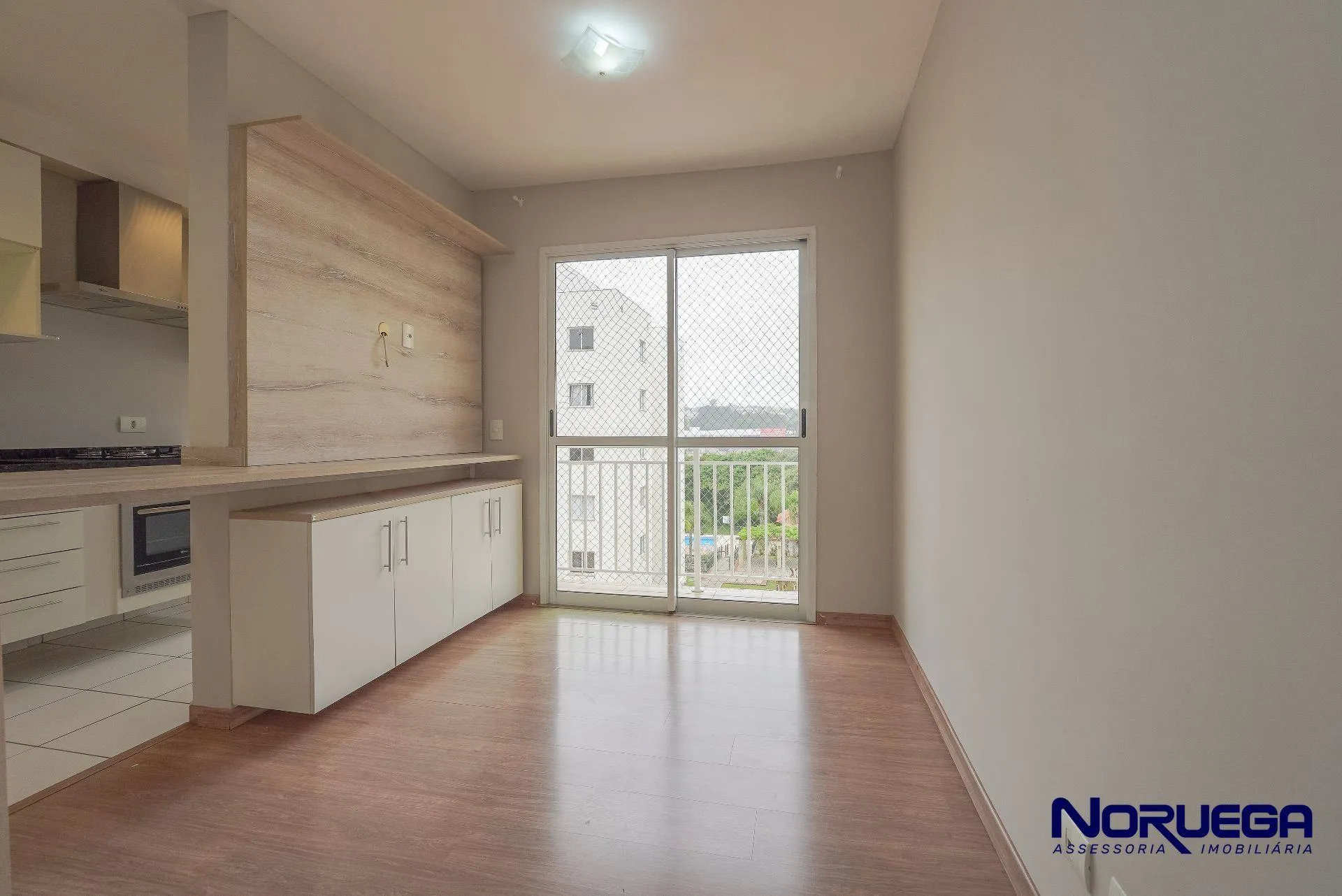 Wood or laminate floors in a 2-bedroom apartment, 88 m² — photo 20