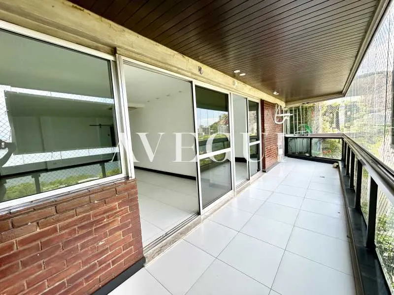 Residential apartment with 4 bedrooms and 4 bathrooms — photo 16