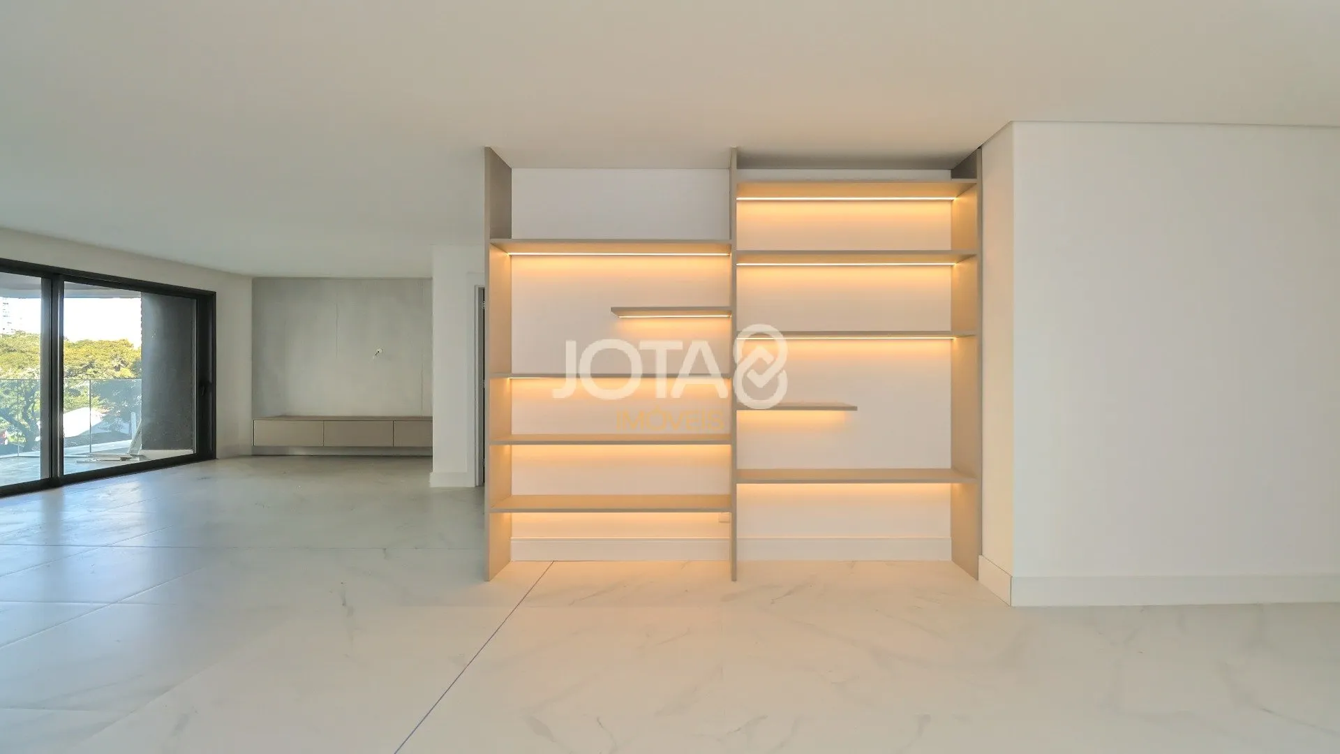 Квартира з 3 спальнями-сюїтами 193 м² і 4 паркомісця — photo 3