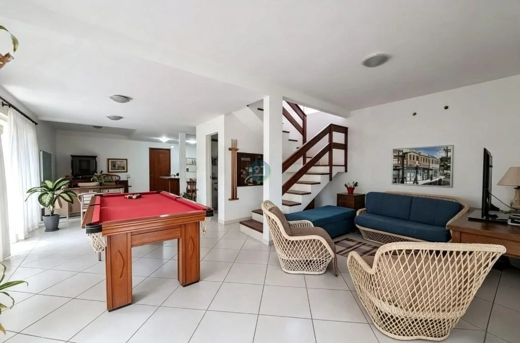 Furnished 356 m² house with 4 en-suite bedrooms and 4 parking