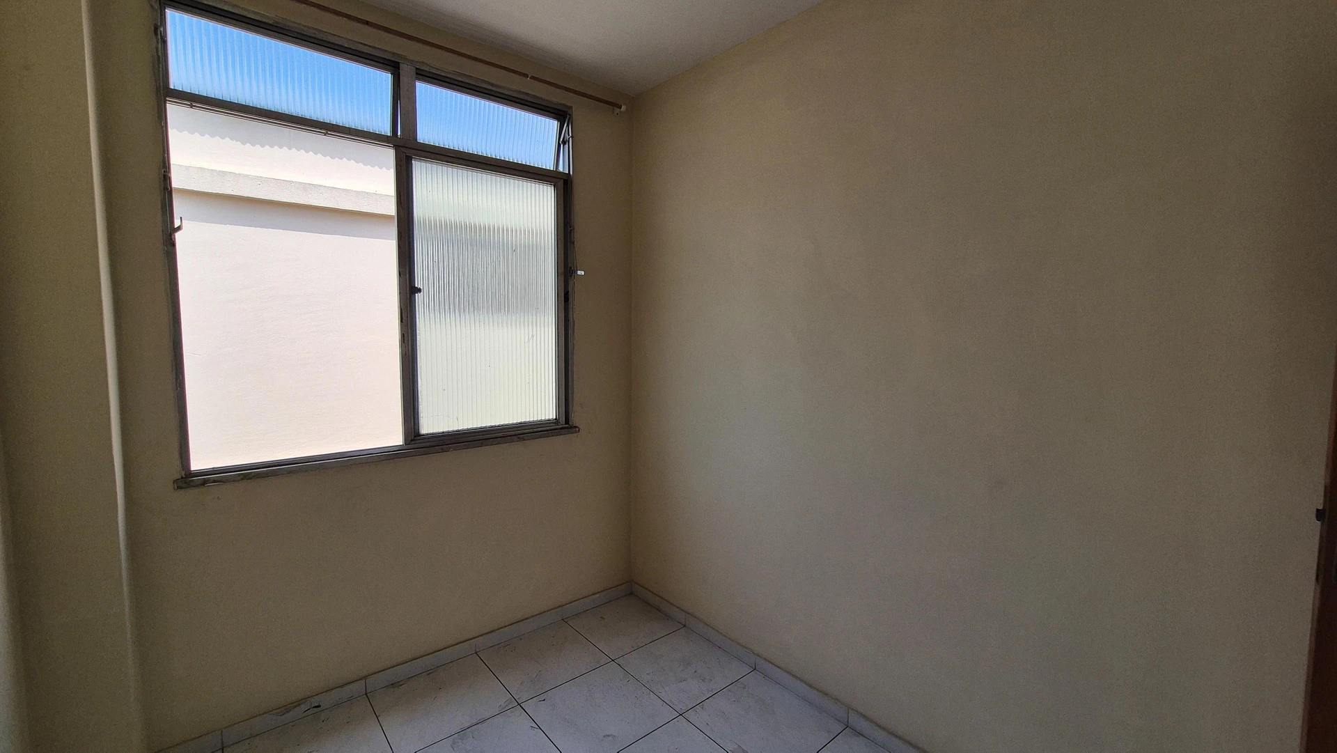 Home office in a 2-bedroom apartment, 43 m² — photo 32