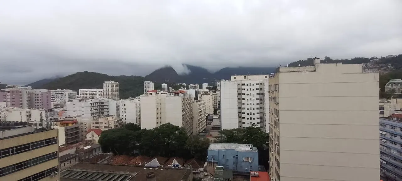 One-bedroom apartment with a mountain view in Rio de Janeiro — photo 14
