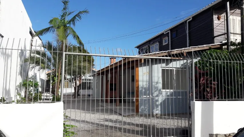 2-bedroom house with a washing machine in Florianópolis — photo 7
