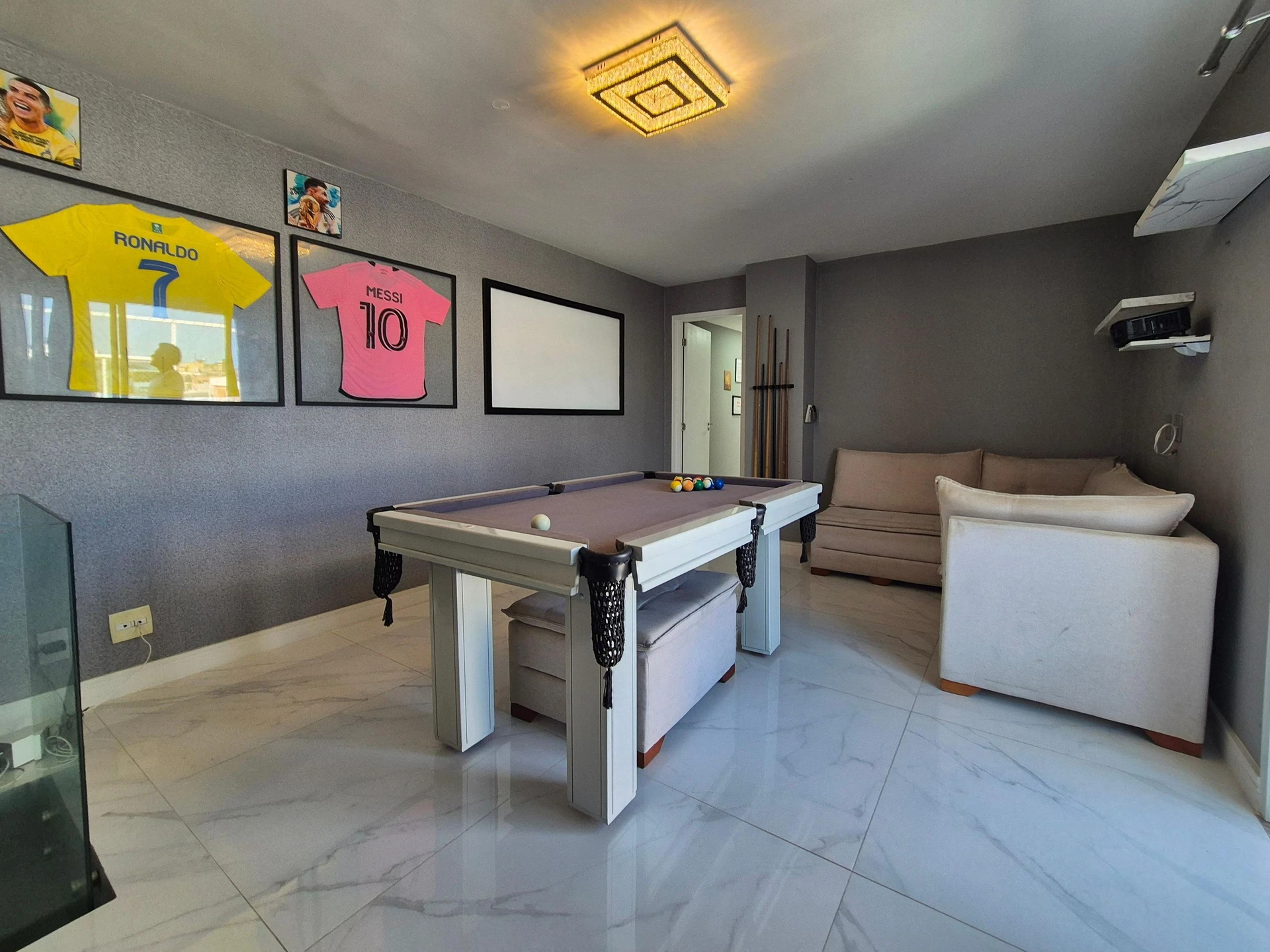 Furnished apartment with 5 bedrooms and open-plan kitchen — photo 26