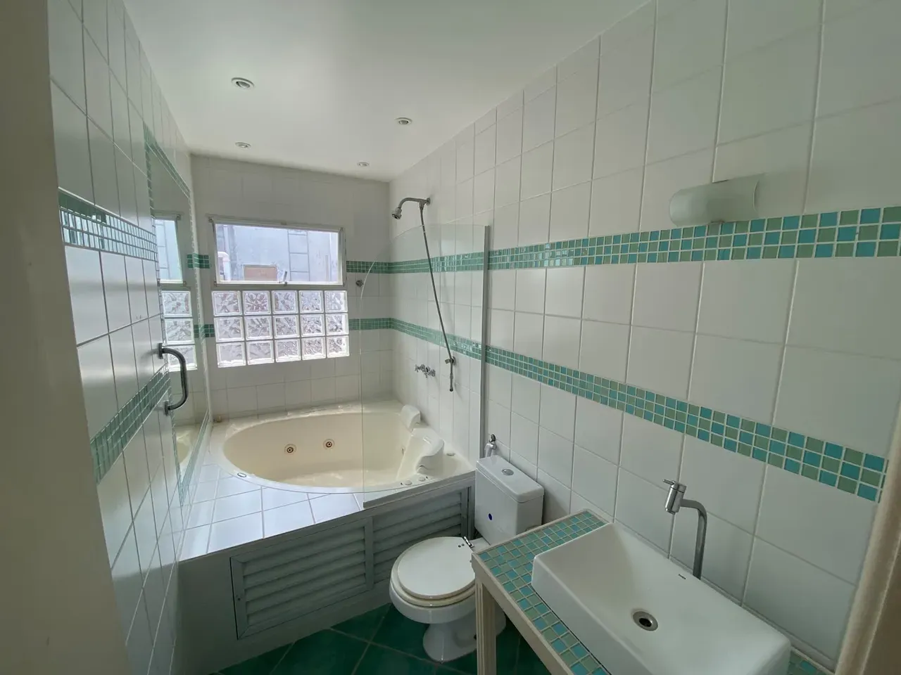 Apartamento no 1º andar com banheira — photo 9