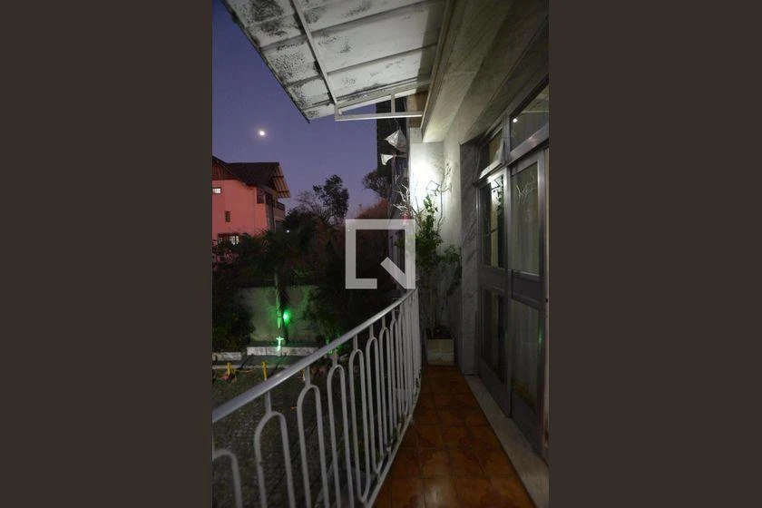 Furnished 231 m² house with 3 bedrooms and a balcony — photo 34