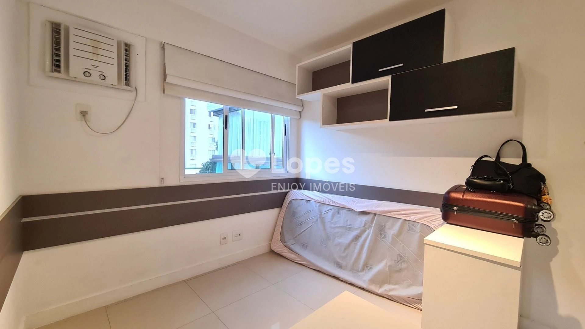 Furnished 2-bedroom apartment with a desk and 71 m² — photo 3