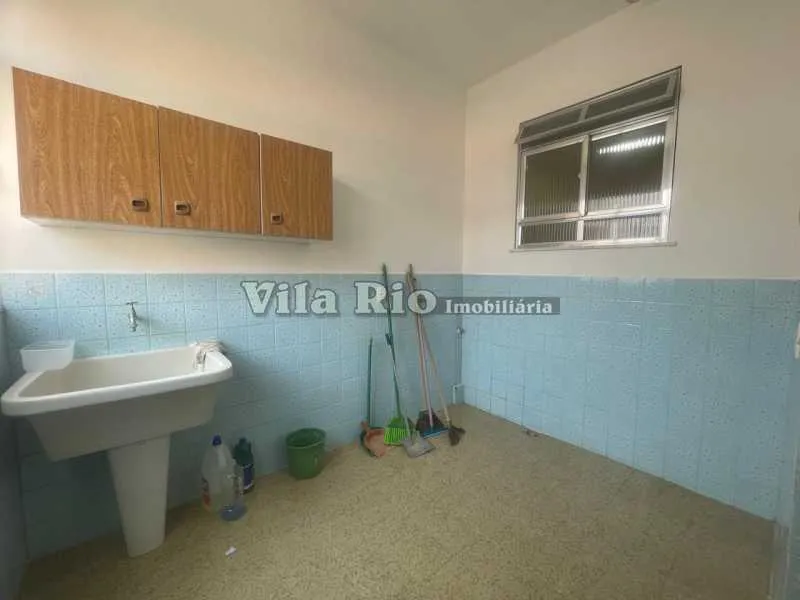 Apartamento sem mobília com 3 quartos e banheiro com box de vidro — photo 19