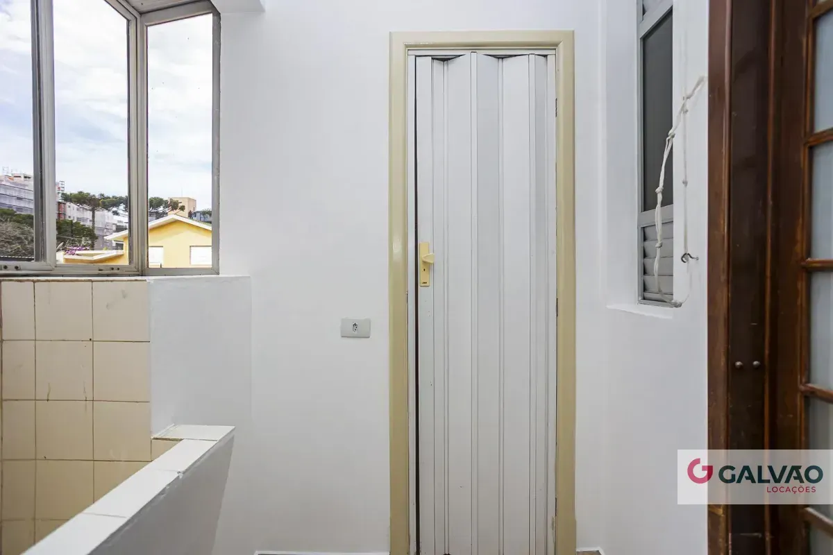Unfurnished 3-bedroom apartment with 1 bathroom and no parking — photo 27
