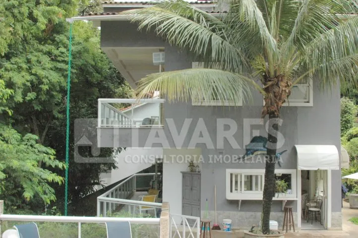 House with 5 bedrooms and a mountain-city view — photo 5