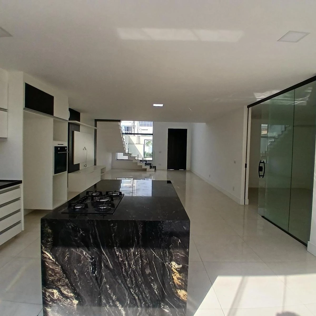 House, 464 m², with floor-to-ceiling windows — photo 8