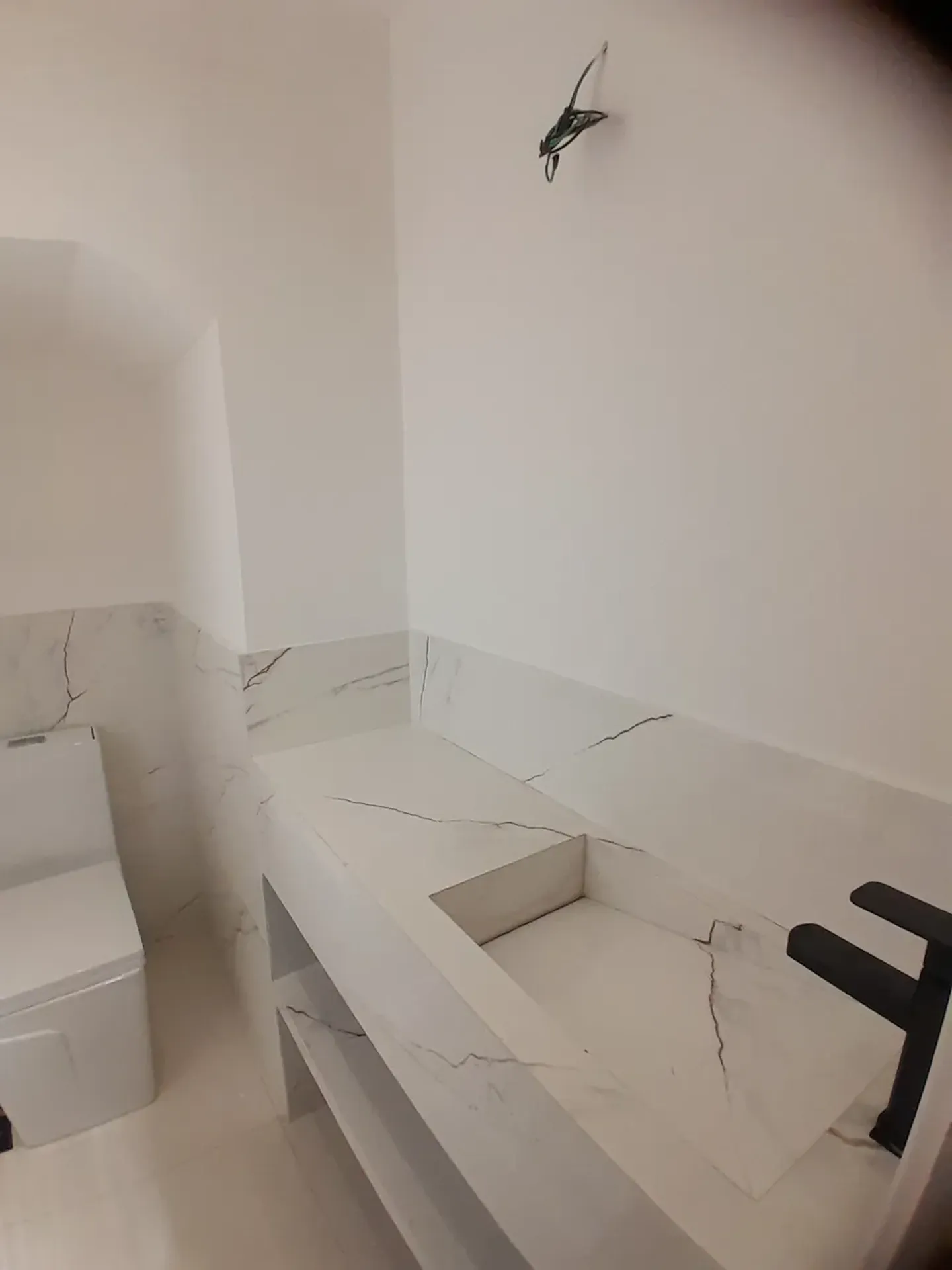 House with 4 en-suite bedrooms and 3 parking spots — photo 59