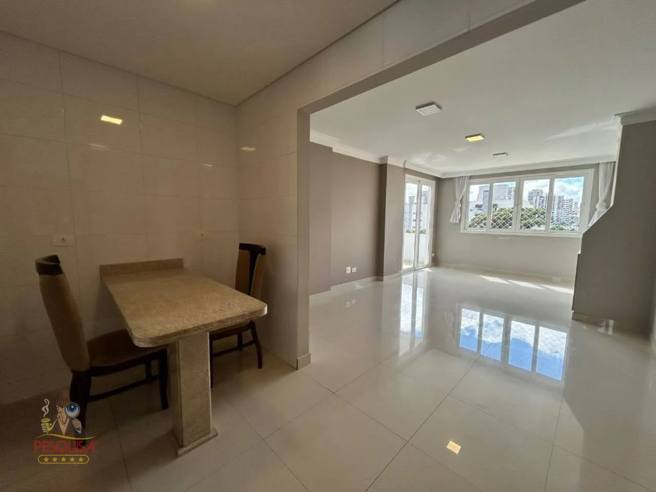 4-bedroom apartment with a bathtub — photo 3