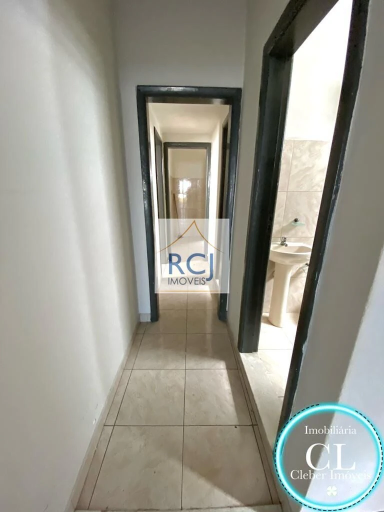 2-bedroom house with 1 bathroom and no parking spot — photo 11