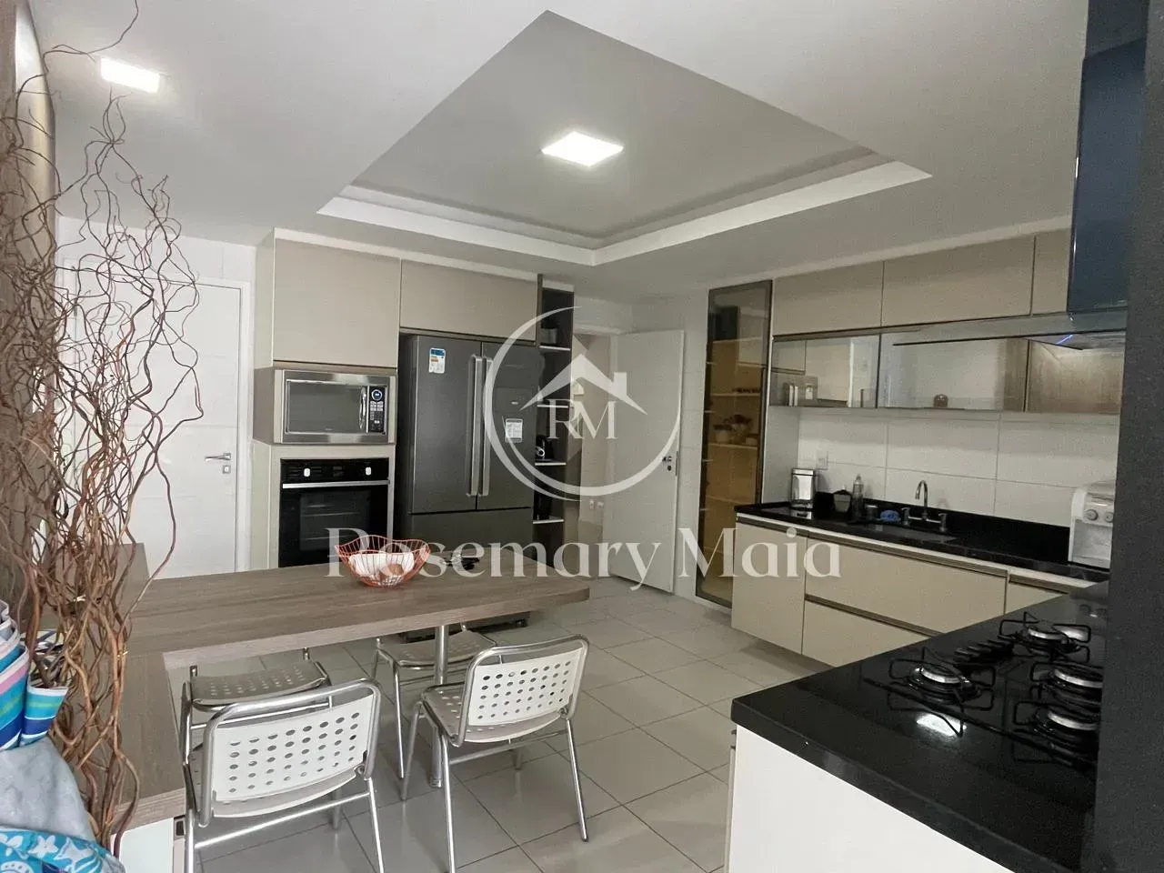 Apartamento mobiliado com 3 quartos, 5 banheiros e 3 vagas — photo 13