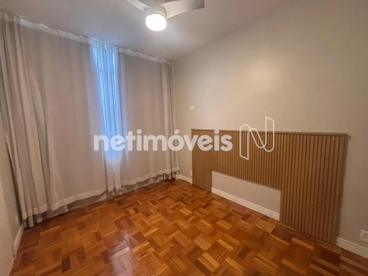 Wood or laminate floors in a 2-bedroom apartment, 78 m² — photo 11