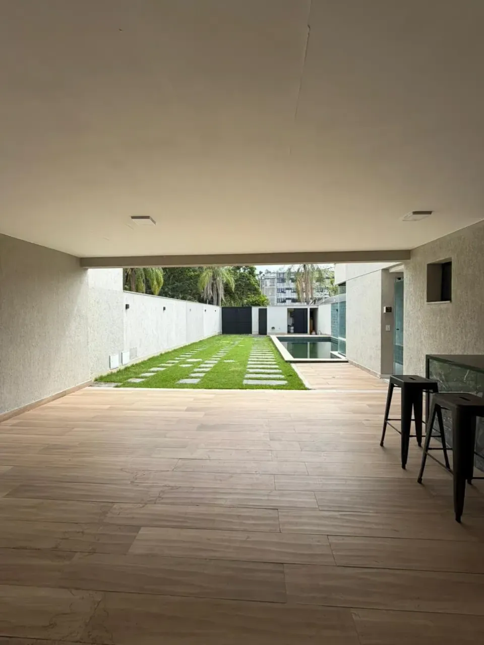 450 m² house with 4 bedrooms and an open-plan kitchen — photo 17